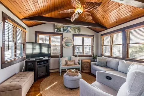 Living - 12 Arthur St, Wareham, MA 02532 photo 2 of 7