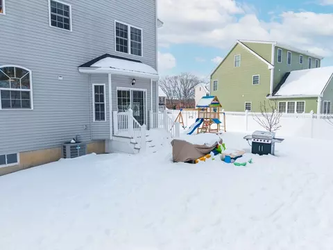 27 Fleming Ave, Andover, MA 01810 photo 2