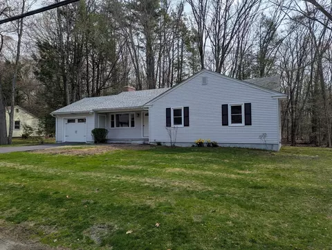 27 Gold St, Greenfield, MA 01301