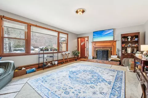 Living - 33 Webster Ave, Beverly, MA 01915 photo 2 of 4
