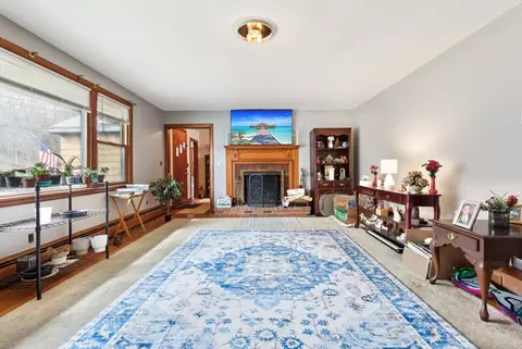 Living - 33 Webster Ave, Beverly, MA 01915 photo 3 of 4