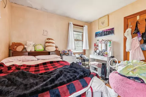 Bedroom - 33 Webster Ave, Beverly, MA 01915 photo 7 of 10