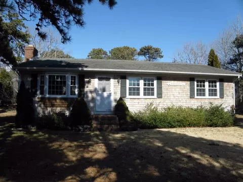 37 Knoll Dr, Edgartown, MA 02539