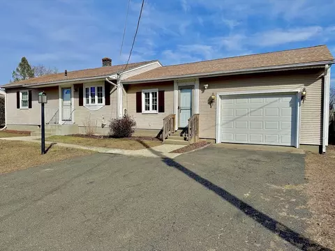 43 Lorimer St, Chicopee, MA 01013 photo 2