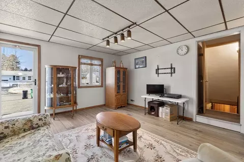 43 Lorimer St, Chicopee, MA 01013 photo 4