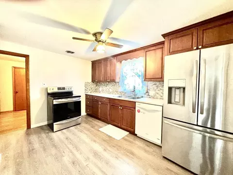 43 Lorimer St, Chicopee, MA 01013 photo 8