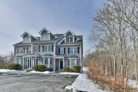 5 Juneberry Ln #84, Worcester, MA 01606