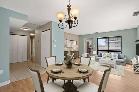 4 Summit Dr #419, Reading, MA 01867