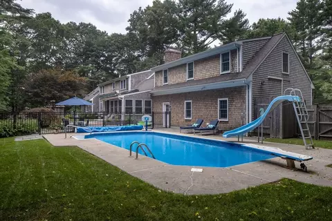4 Beaver Path, Mattapoisett, MA 02739