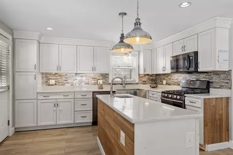 Kitchen - 66 Sunset Rd, Dracut, MA 01826 photo 2 of 4