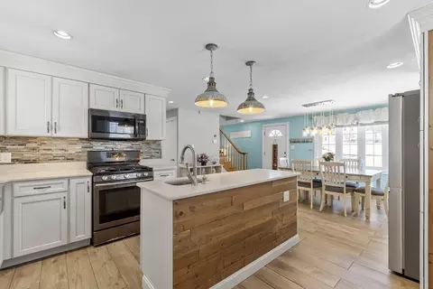 Kitchen - 66 Sunset Rd, Dracut, MA 01826 photo 4 of 4