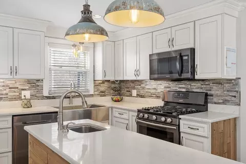 Kitchen - 66 Sunset Rd, Dracut, MA 01826 photo 3 of 4