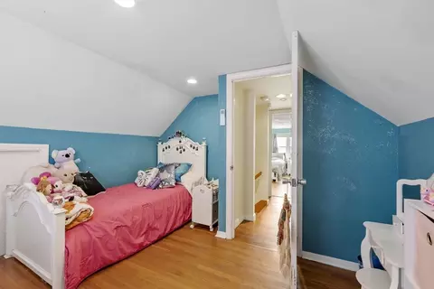 Bedroom - 66 Sunset Rd, Dracut, MA 01826 photo 5 of 9