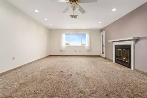 Living - 7 Thomas St # A, Saugus, MA 01906 photo 2 of 5