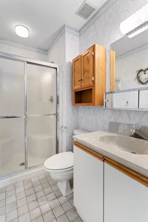 Bath - 7 Thomas St # A, Saugus, MA 01906 photo 2 of 4