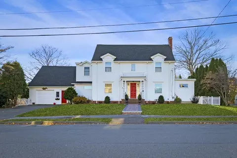 37 Clifton Ave, Marblehead, MA 01945