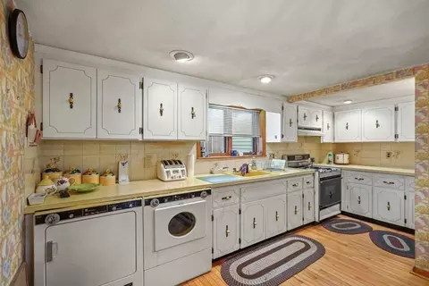 6 Endicott Ct, Boston, MA 02113 photo 2