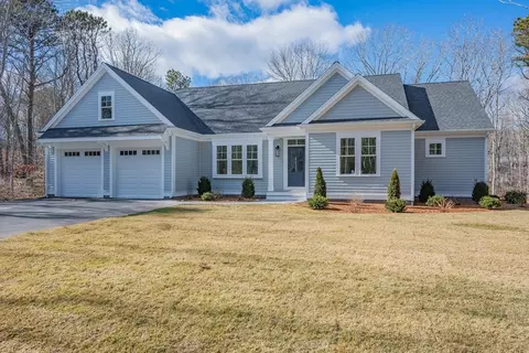 7 Checkerberry Ln, Forestdale, MA 02644