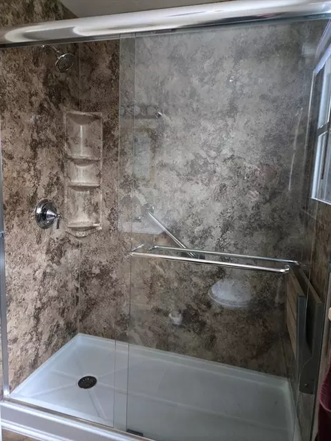 Bath - 60 Maverick St, Marblehead, MA 01945 photo 3 of 6