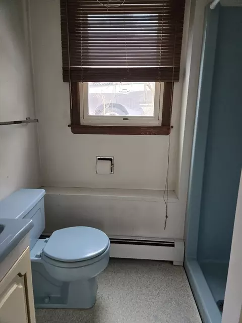 Bath - 60 Maverick St, Marblehead, MA 01945 photo 4 of 6