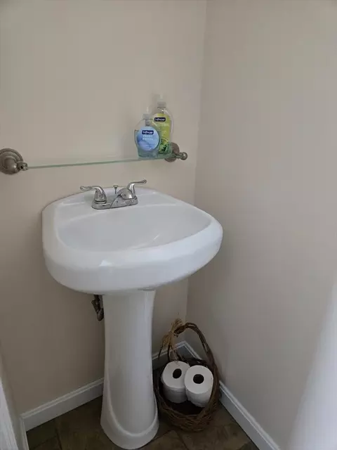 Bath - 60 Maverick St, Marblehead, MA 01945 photo 1 of 6