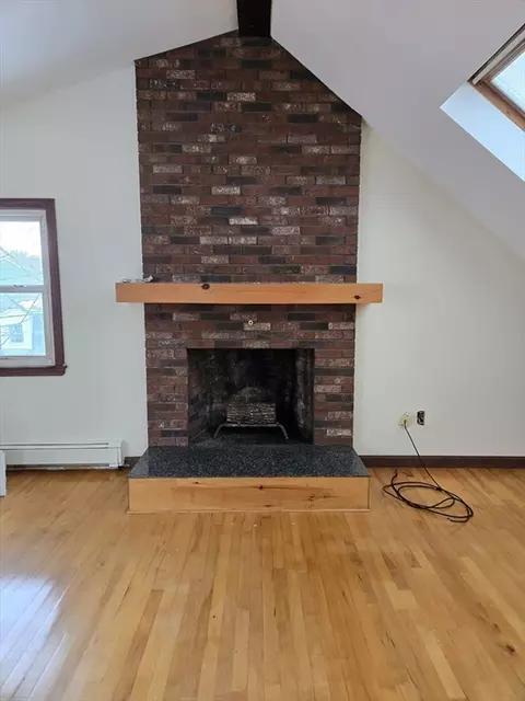 Living - 60 Maverick St, Marblehead, MA 01945 photo 3 of 5