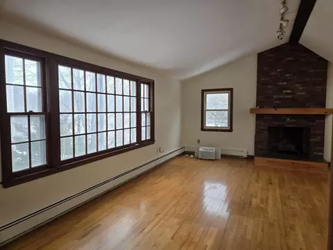 Living - 60 Maverick St, Marblehead, MA 01945 photo 2 of 5