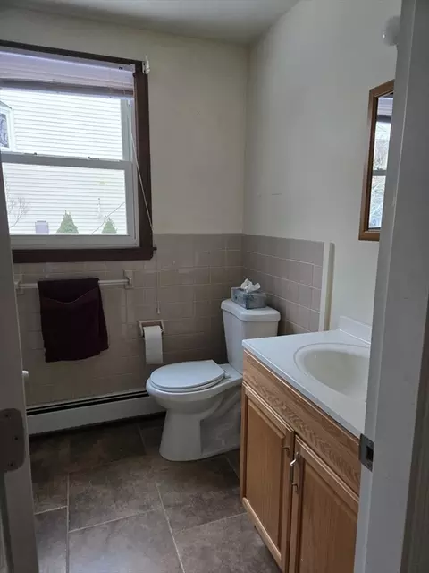 Bath - 60 Maverick St, Marblehead, MA 01945 photo 2 of 6