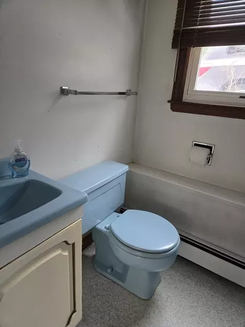 Bath - 60 Maverick St, Marblehead, MA 01945 photo 5 of 6