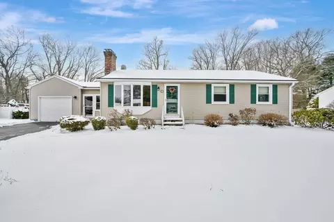65 Fernwood Dr, Agawam, MA 01001