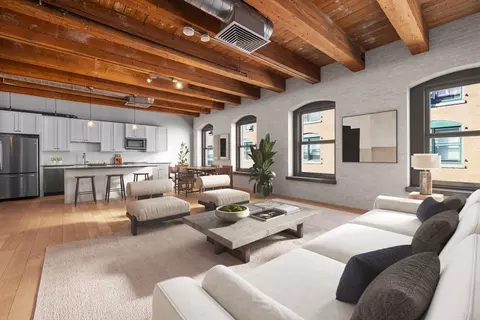 21 Wormwood St #517, Boston, MA 02210
