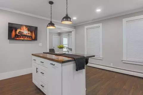 Entry Way - 576 Crescent St, Athol, MA 01331 photo 1 of 11