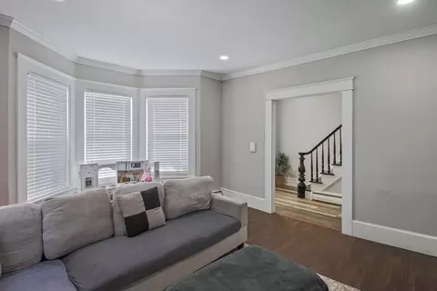 Entry Way - 576 Crescent St, Athol, MA 01331 photo 4 of 11