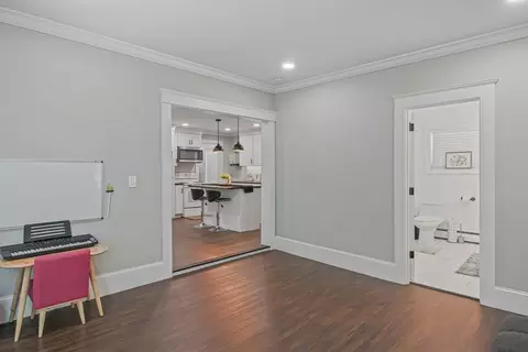 Entry Way - 576 Crescent St, Athol, MA 01331 photo 5 of 11