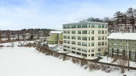 24 Cobblestone Ln #404, Gloucester, MA 01930