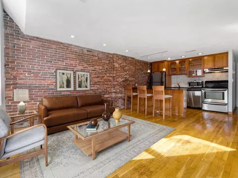 386 Commercial St #4A, Boston, MA 02109