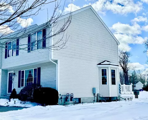 73 Steeple Chase Cir #4, Attleboro, MA 02703