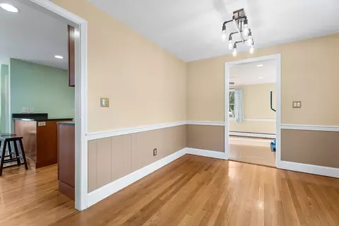 10 Hancock St, Reading, MA 01867 photo 8