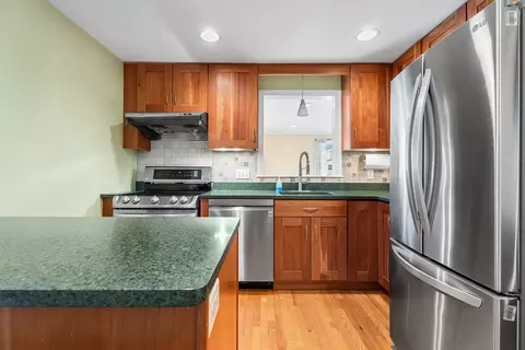 10 Hancock St, Reading, MA 01867 photo 5
