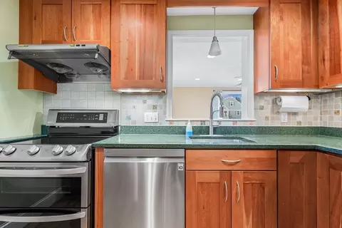 10 Hancock St, Reading, MA 01867 photo 4