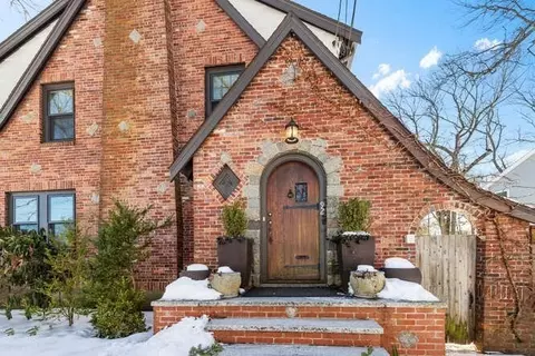 92 Winchester Rd, Arlington, MA 02474