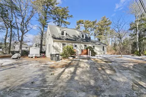 51 Buzzards Bay Dr # R, Plymouth, MA 02360