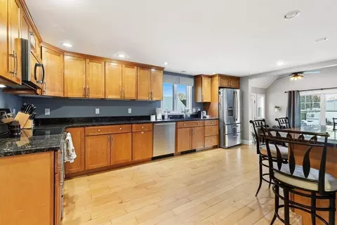 205 E Lothrop St, Beverly, MA 01915 photo 9