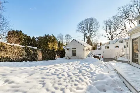 205 E Lothrop St, Beverly, MA 01915 photo 32