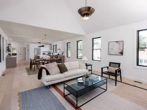 8 Elizabeth Ln, Hingham, MA 02043 photo 3