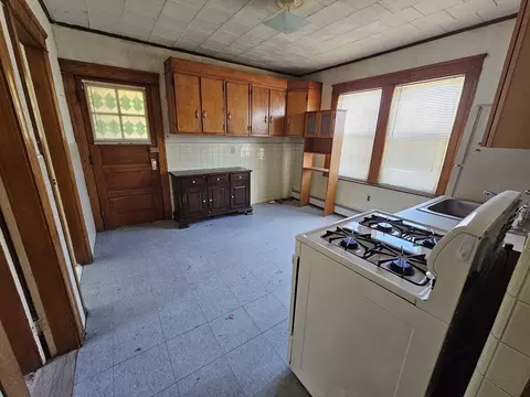 33 Bristol St, Worcester, MA 01606 photo 4
