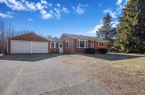 319 Oak Hill Ave, Attleboro, MA 02703