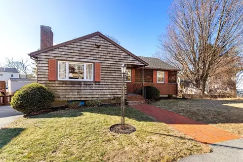 14 Meadow Brook Rd, Lynn, MA 01905