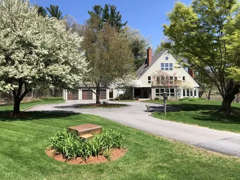 527 Bedford Rd, Carlisle, MA 01741