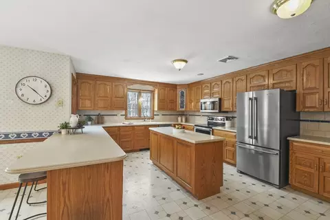 45 Mendon St, Upton, MA 01568 photo 9